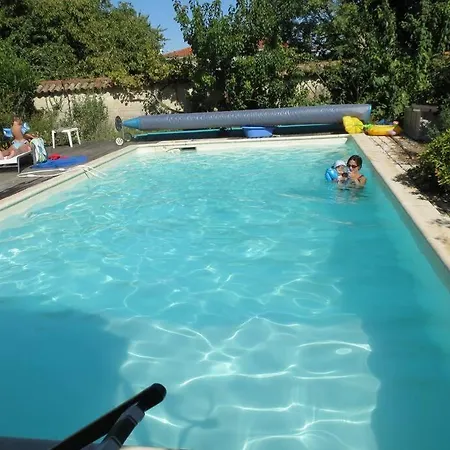 Maison Avec Piscine Non Chauffee & Partagee, 50m2 A 24km De La Rochelle * 마란스