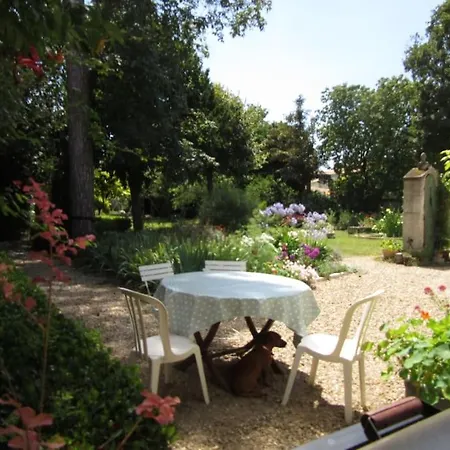 Maison Avec Piscine Non Chauffee & Partagee, 50m2 A 24km De La Rochelle 마란스