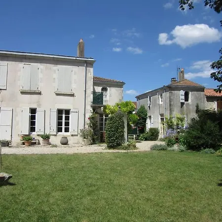 Maison Avec Piscine Non Chauffee & Partagee, 50m2 A 24km De La Rochelle 마란스